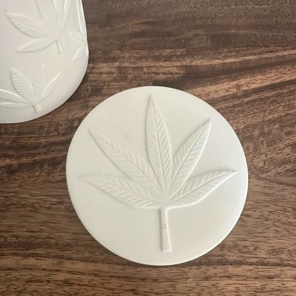 Jonathan Adler Hashish lidded ceramic canister - Picture 3 of 4